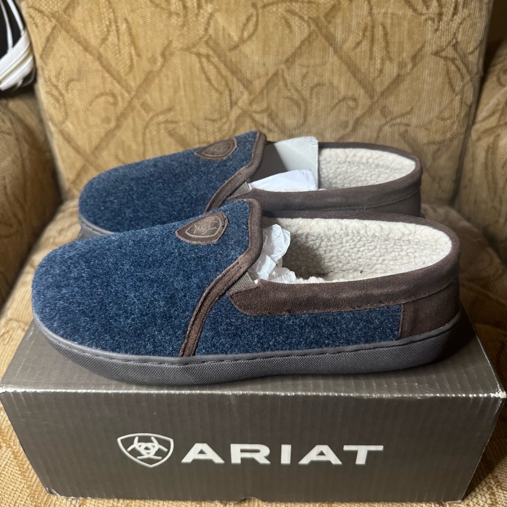 ARIAT Men 8 Lincoln Wool & Suede Warm Soft Comfortable Indoor Outdoor Slippers‎